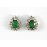 A pair of 925 silver emerald and white stone set cluster earrings, L. 1cm.