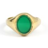 A gentleman's 9ct yellow gold stone set signet ring, (M.5).