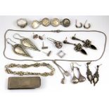 A quantity of mixed silver jewellery.