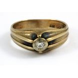 A gentleman's 9ct yellow gold diamond set ring, (L).