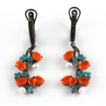 A pair of 925 silver drop earrings set with oval cut fire opals, apatites and pearls, L. 4.5cm.