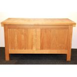 A modern oak linen chest, size 90 x 47 x 50cm.