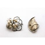 Two silver brooches, L. 5 & 4cm.