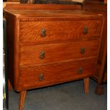 A 1930's oak chest of drawers, 92 x 88 x 39cm.