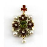 An Edwardian 18ct yellow gold enamelled brooch / pendant set with peridot, diamonds and pearls, L.