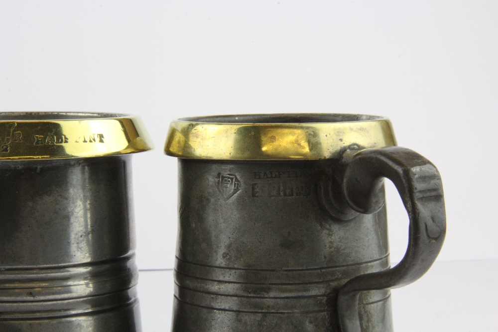 A set of four pewter and brass rimmed graduated tankards, tallest H. 15.5cm. - Image 2 of 3