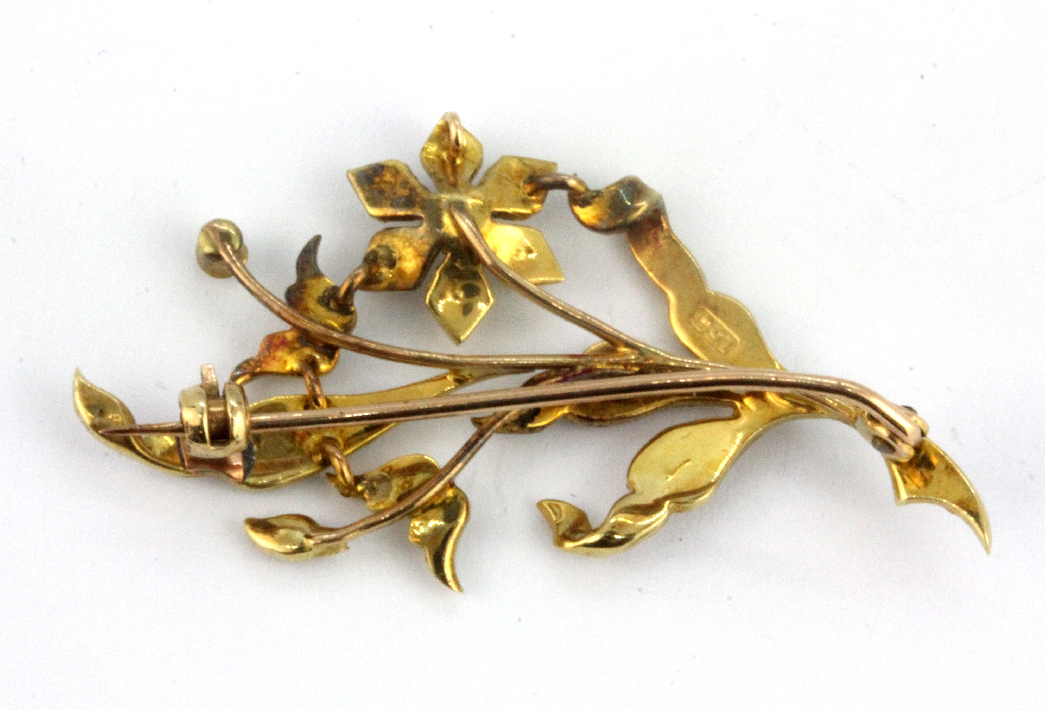 A 15ct yellow gold (stamped 15ct) spray brooch set with seed pearls, L. 4.5cm. - Image 2 of 2