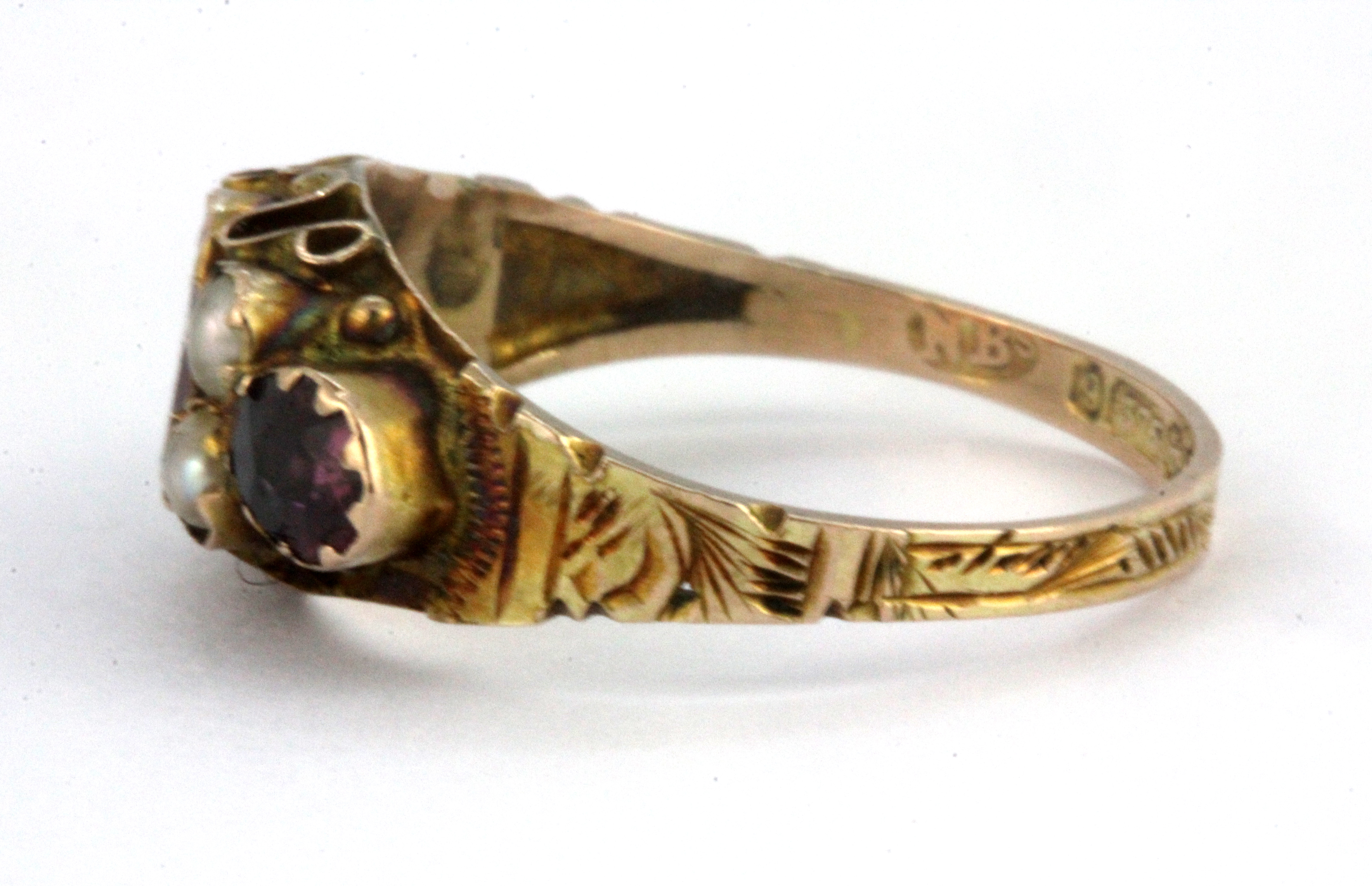 An antique 9ct yellow gold (stamped 9ct) ring set with almandine garnets and seed pearls, (M.5). - Image 2 of 2