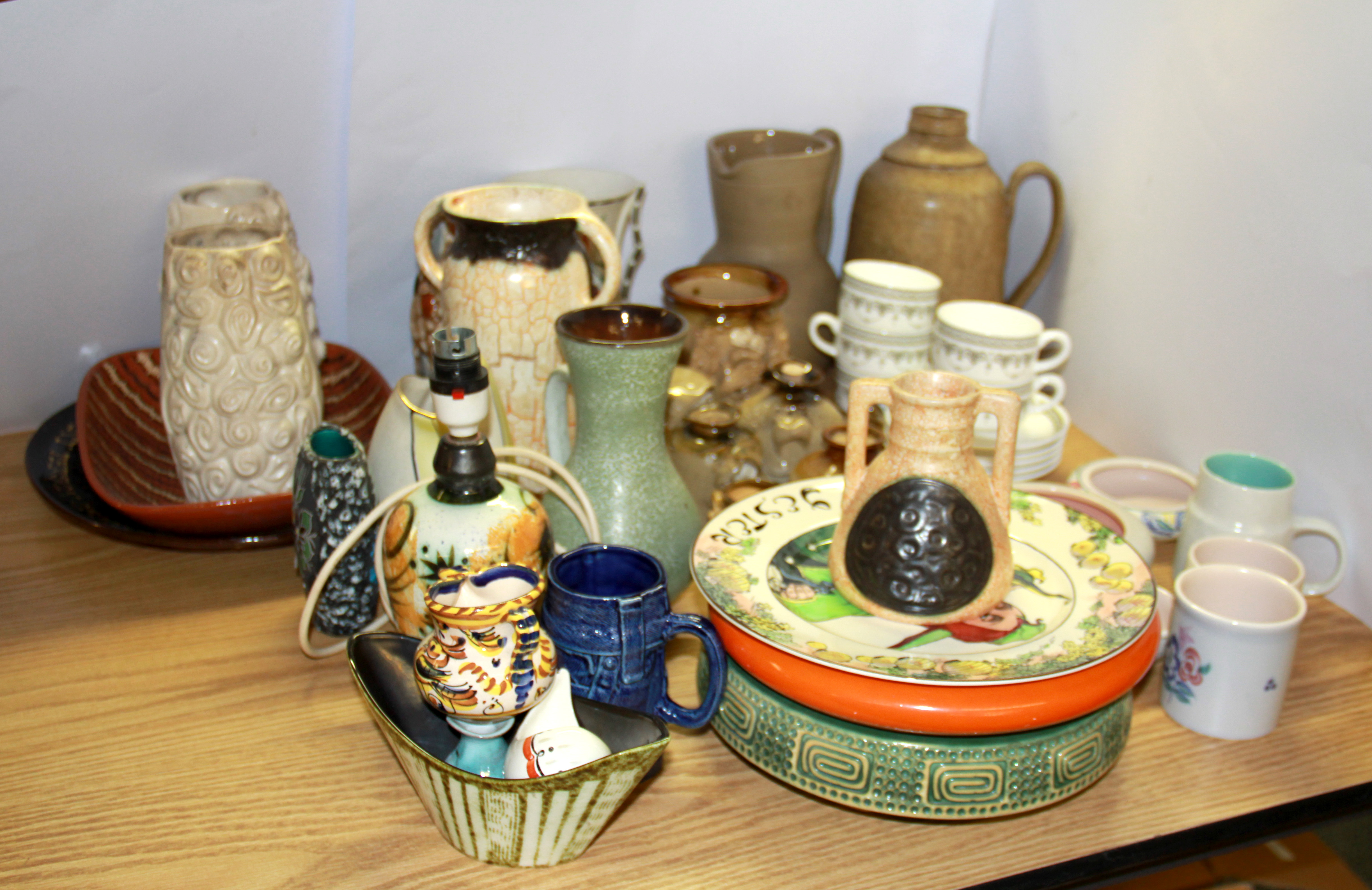 A quantity of mixed interesting ceramics.