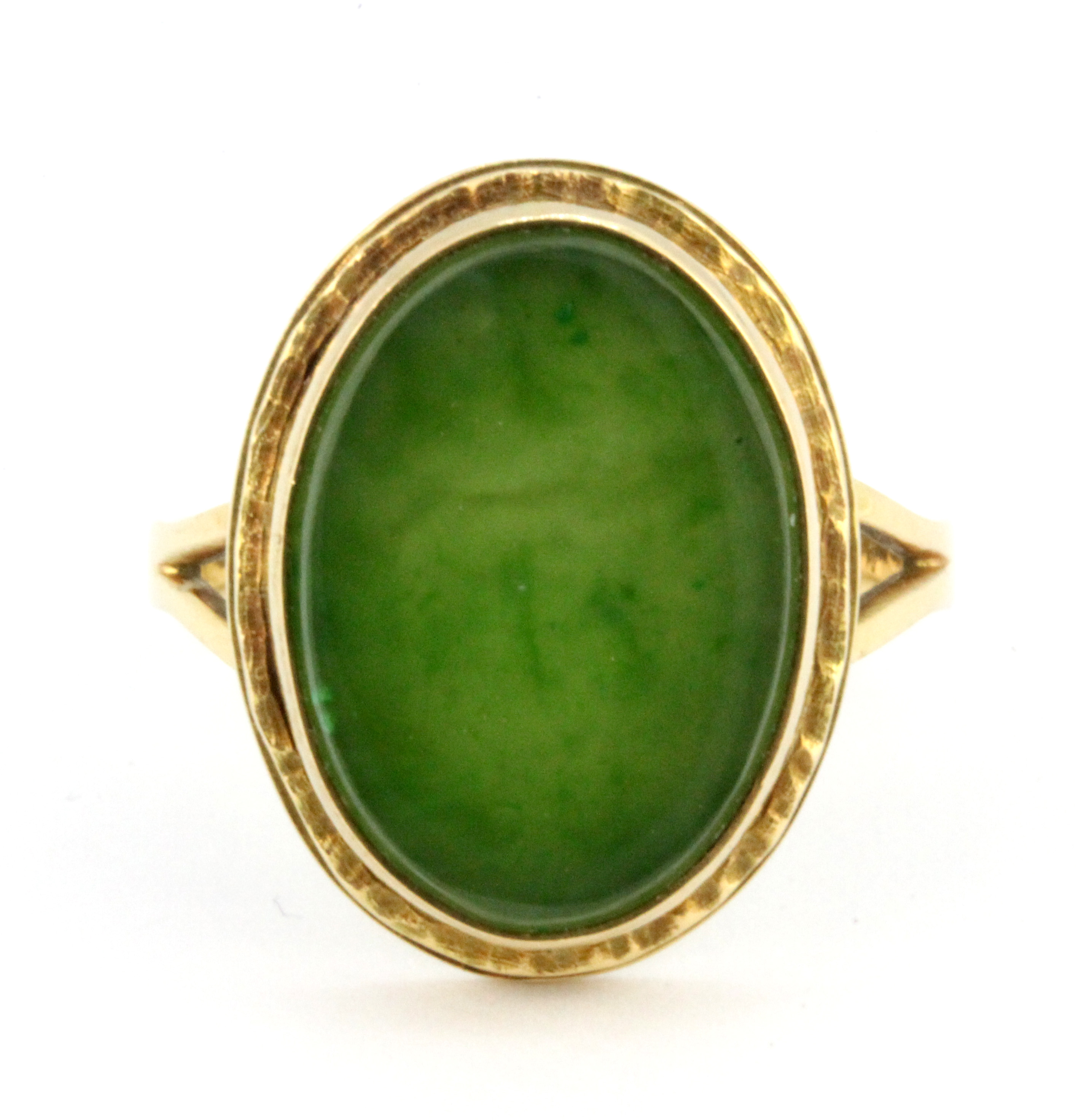 A 14ct yellow gold (stamped 14k) jade set ring, (N.5).