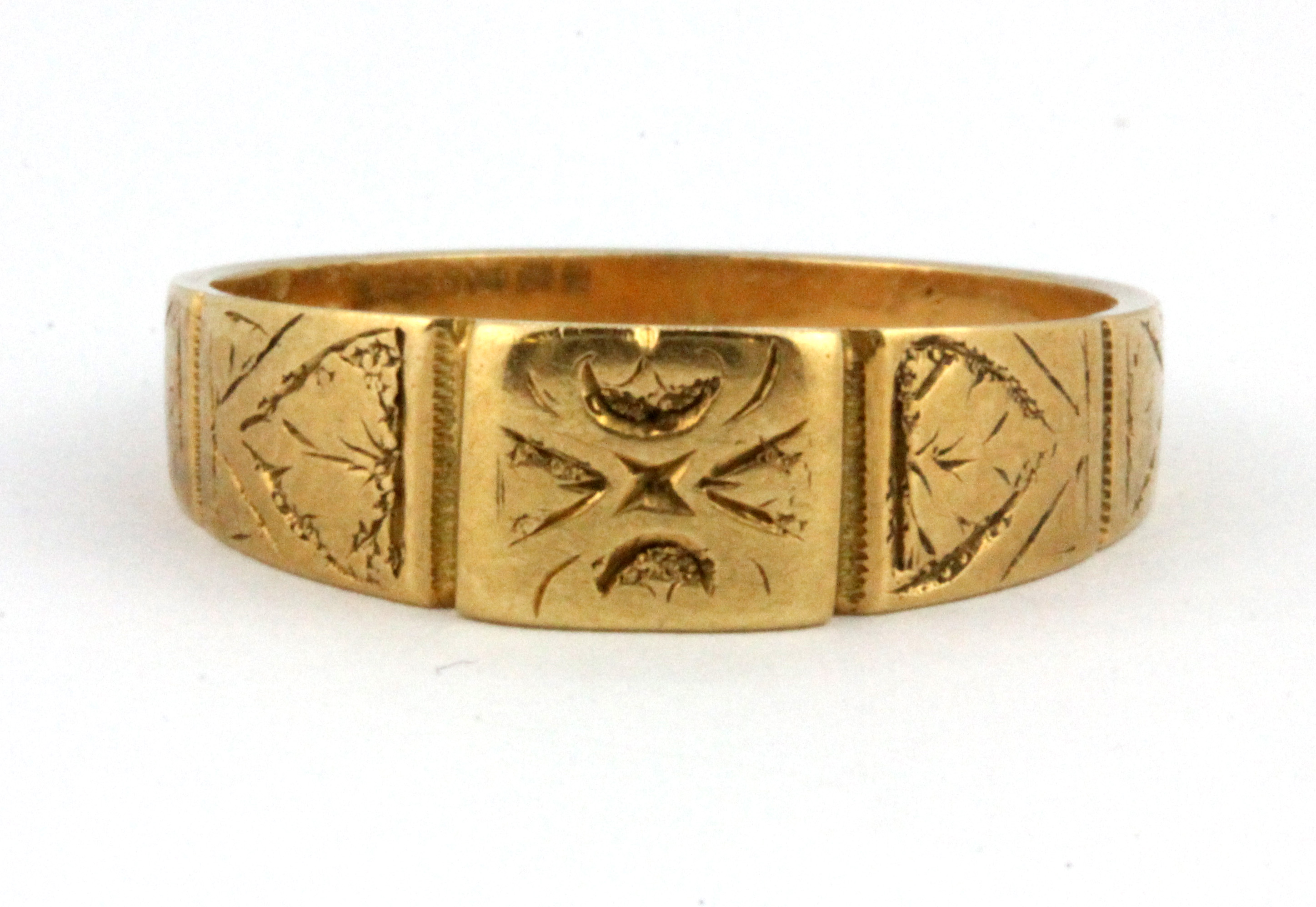 A gentleman's 18ct yellow gold ring, (P.5), W. 3.6g.