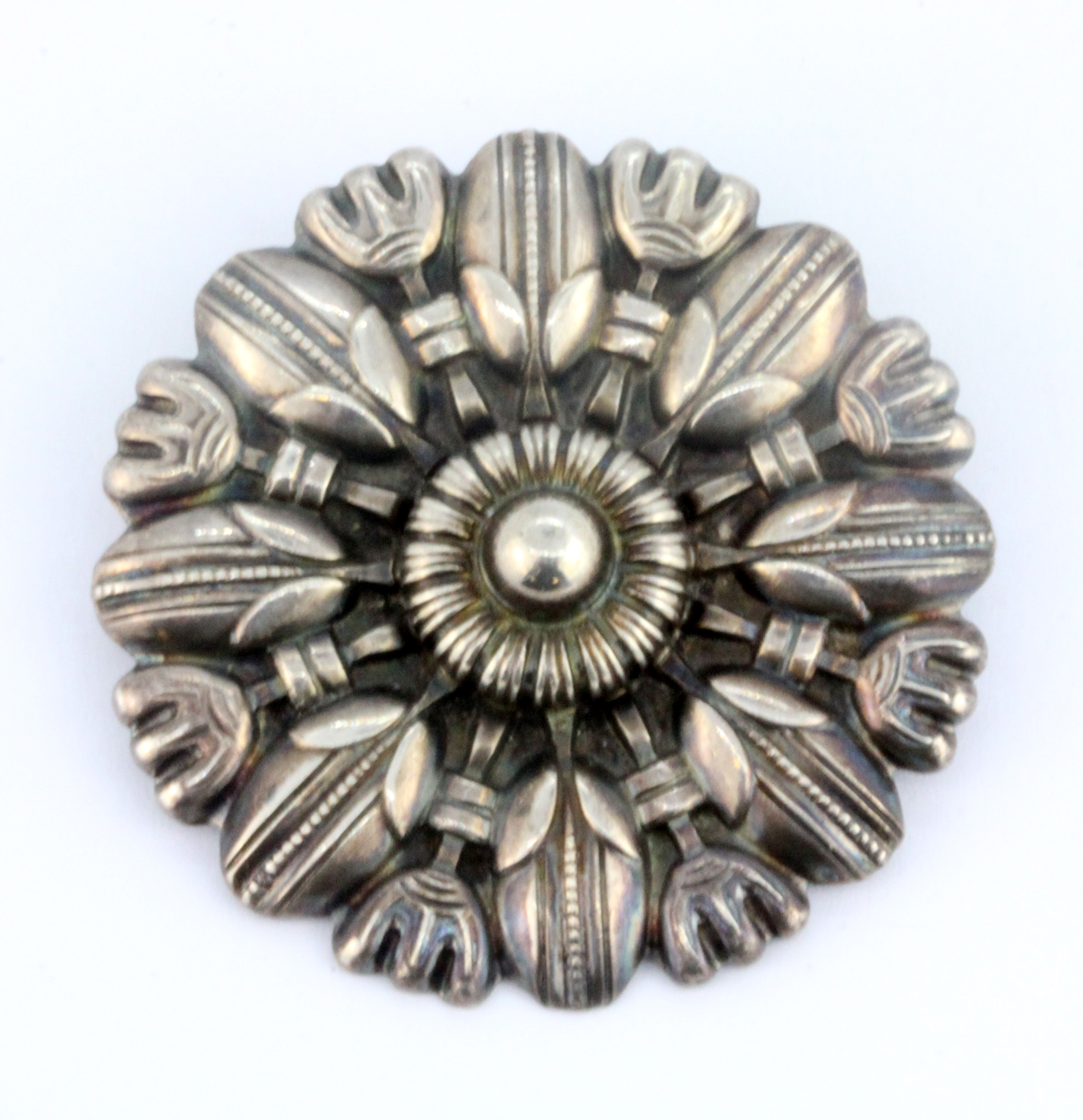 A Norwegian sterling silver David Andersen flower shaped brooch, (missing pin), Dia. 4cm.