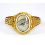 An antique 9ct yellow gold "lover's eye" ring, (T).