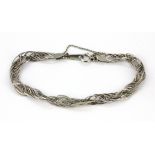 An 850 platinum bracelet, L. 18cm.