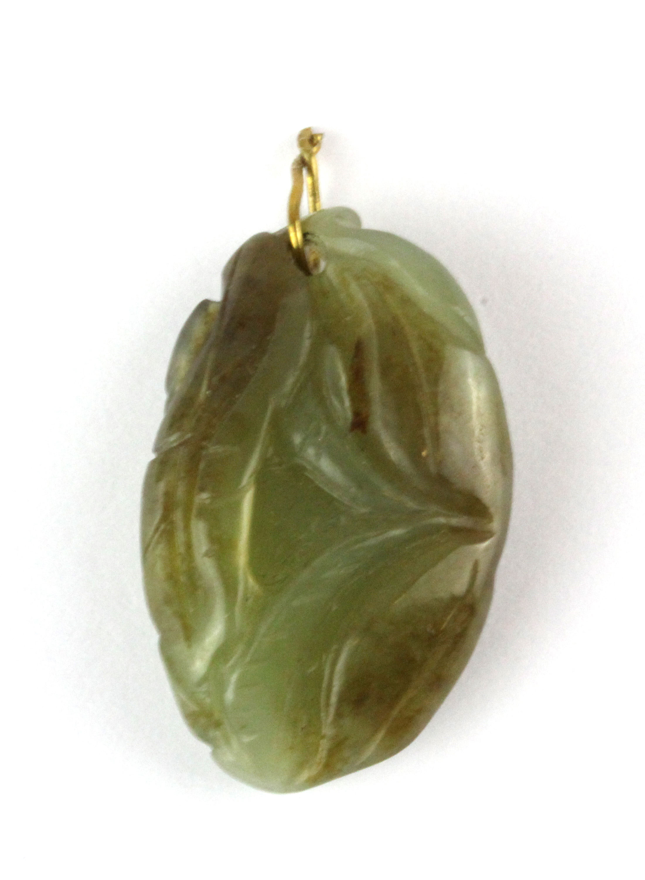 A small antique Chinese carved nephrite jade amulet of a fan tailed fish, H. 3cm. - Image 2 of 2