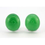 A pair of 925 silver jade set earrings, L. 1.5cm.