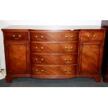 A mahogany bow front sideboard, size 157 x 56 x 91cm.