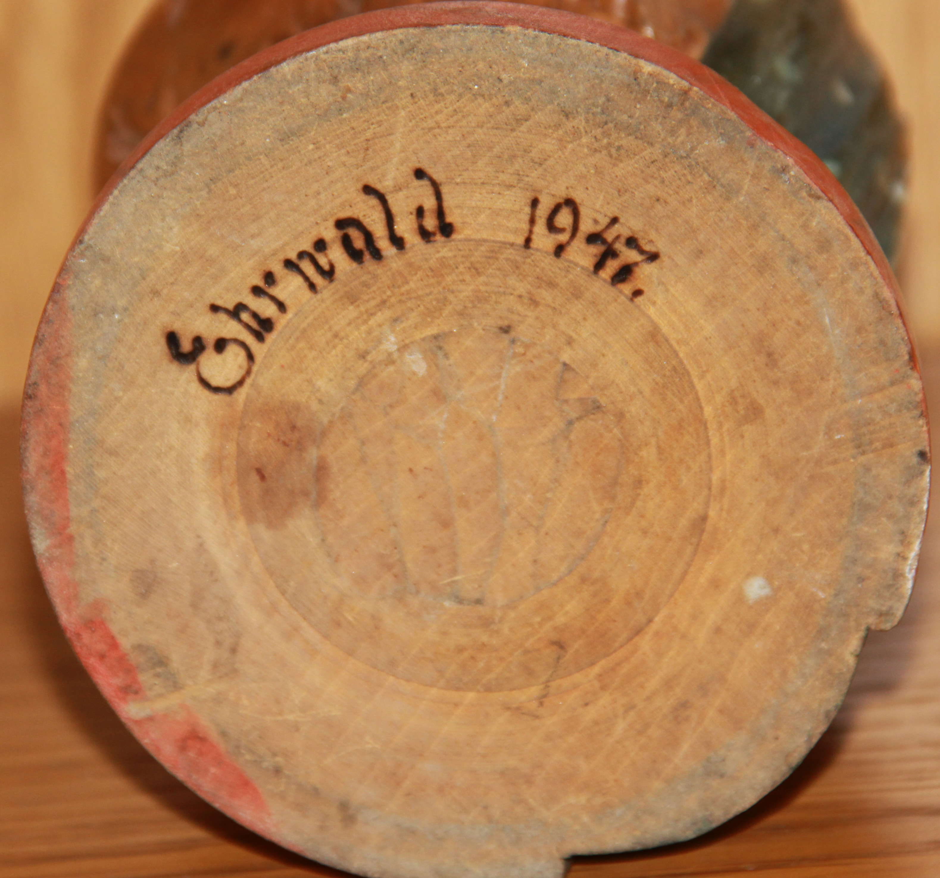 A 1947 carved wooden Black Forest amusing head of an old lady with a ceramic chamber stick and - Image 2 of 2