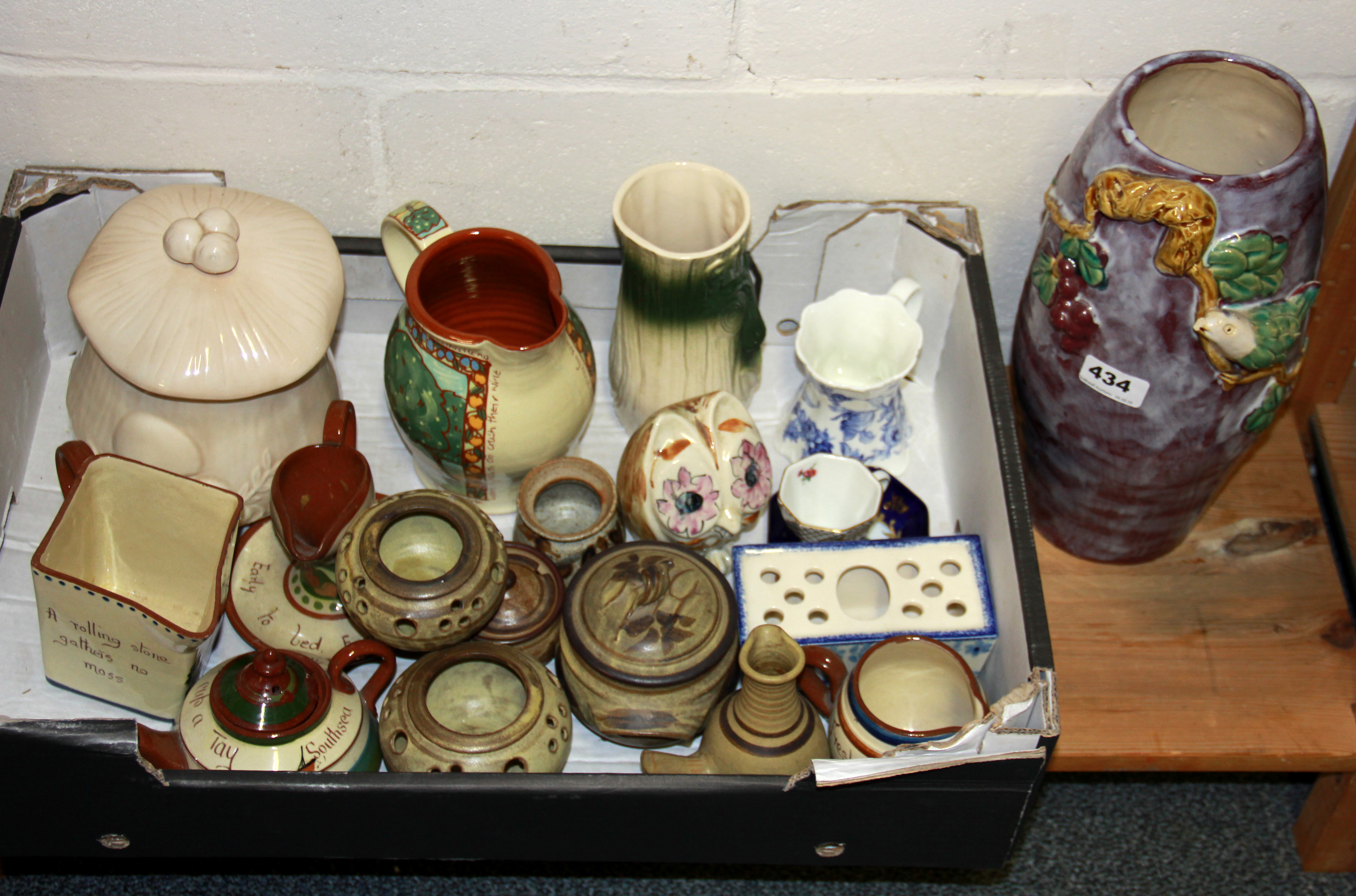 A box of good mixed china items.