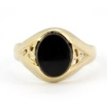 A gentleman's 9ct yellow gold onyx set signet, (O).