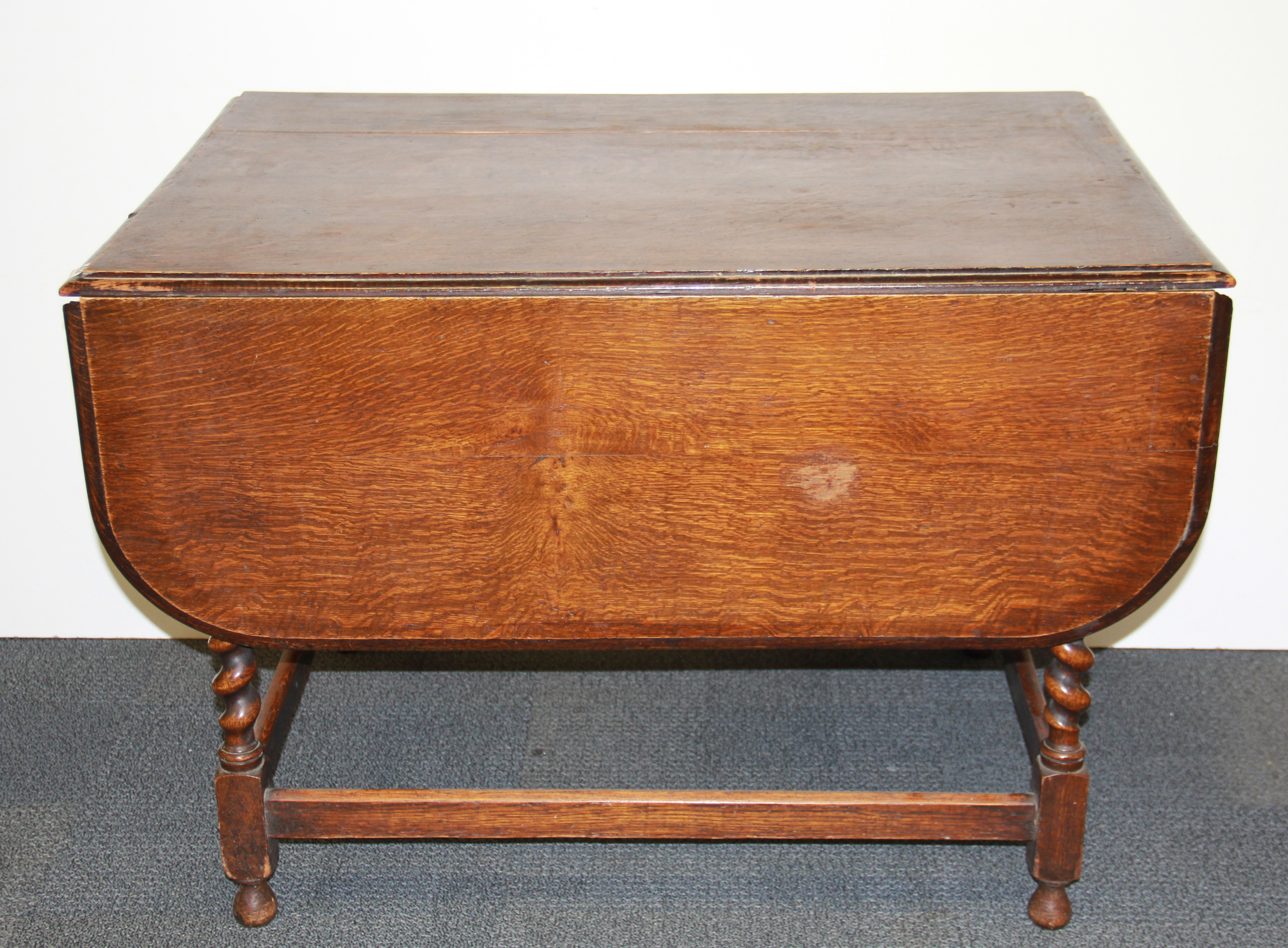 A large oak barley twist dropleaf dining table, size 106 x 77cm opening to 147cm.