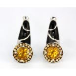 A pair of 925 silver enamelled citrine set earrings, L. 2cm.