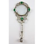 A 925 silver pendant magnifying glass set with emeralds, L. 10cm.