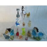 A collection of various glass animals, consisting of: fish, cats and birds (20).