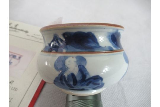 A Chinese Qing dynasty blue & white porcelain incense burner, with seated figural decoration, - Image 4 of 4