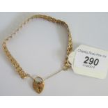 A 9 carat gold gate link bracelet to padlock clasp. Condition Report: Weight = 7.