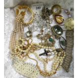 A mixed lot of silver, white metal, costume jewellery and other related items.