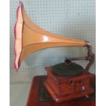An oak cased horn gramophone. Condition Report: Gramophone horn has been repainted.