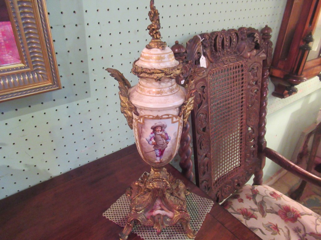 A late 19th/early 20th century gilt metal clock garniture, - Image 4 of 7