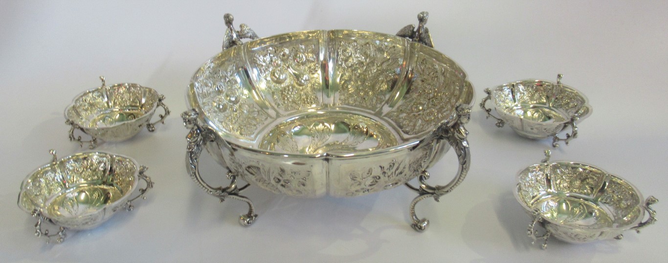 A late Victorian trophy centrepiece and four dishes en suite,