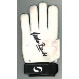 Football Gordon Banks signed goalkeepers glove. Gordon Banks OBE, born 30 December 1937 is a