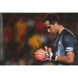 Football Claudio Bravo 8x12 signed colour photo pictured during his time with Barcelona. Good