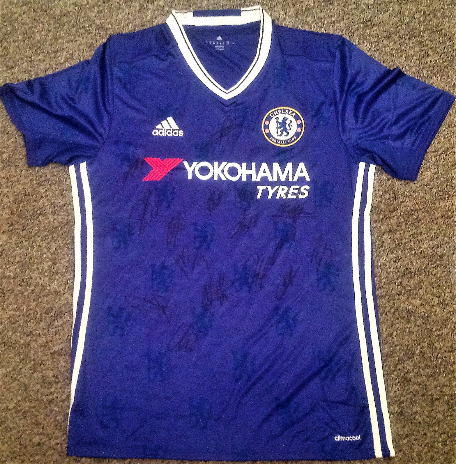 Football Chelsea signed home shirt signed by sixteen of the current and recent squad some great