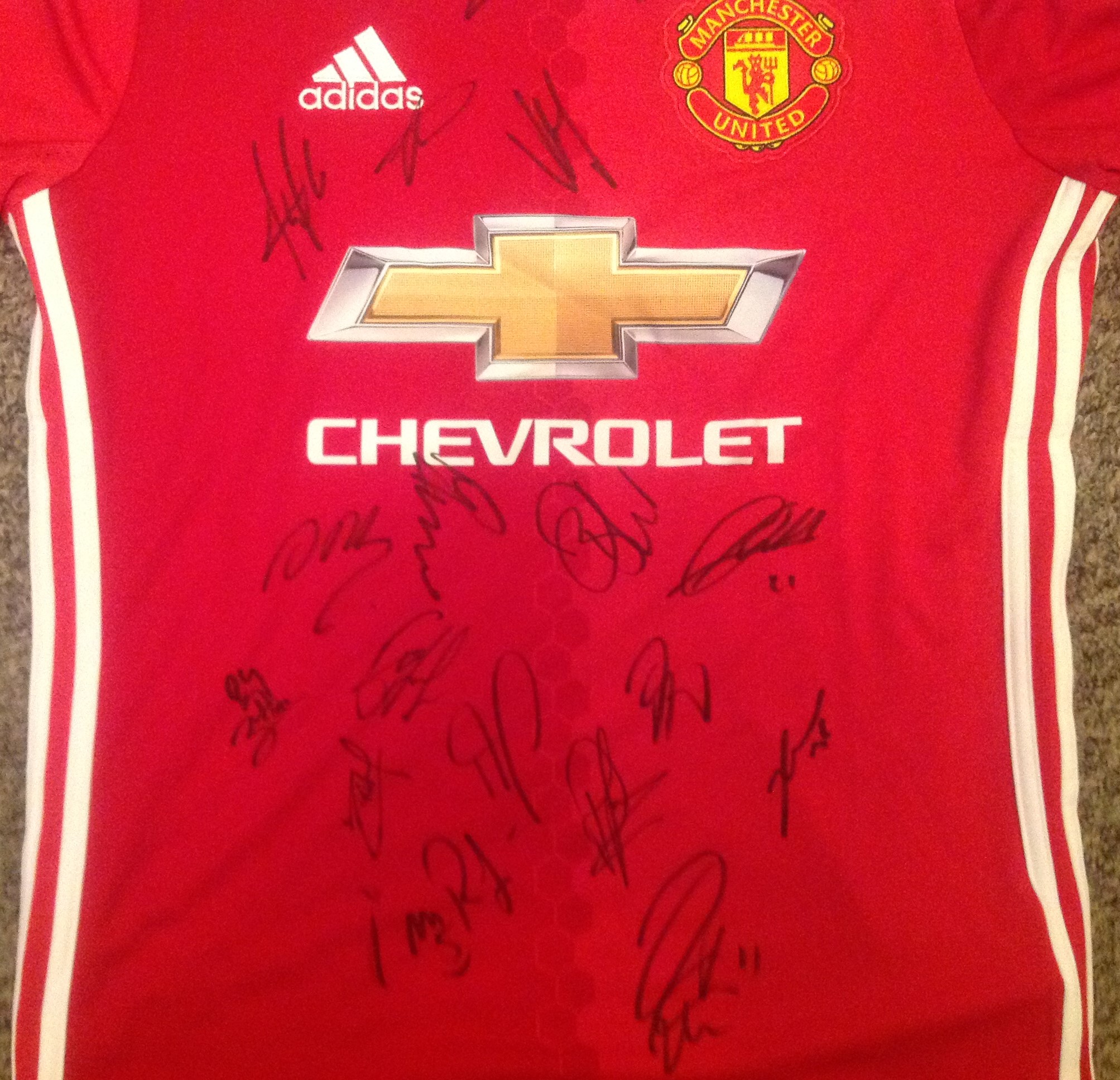 Football Manchester United signed home replica shirt signed by seventeen current and past squad - Image 2 of 3
