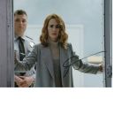 Sarah Paulson Glass Signed 8 x 10 inch Photo. Good Condition. All signed pieces come with a