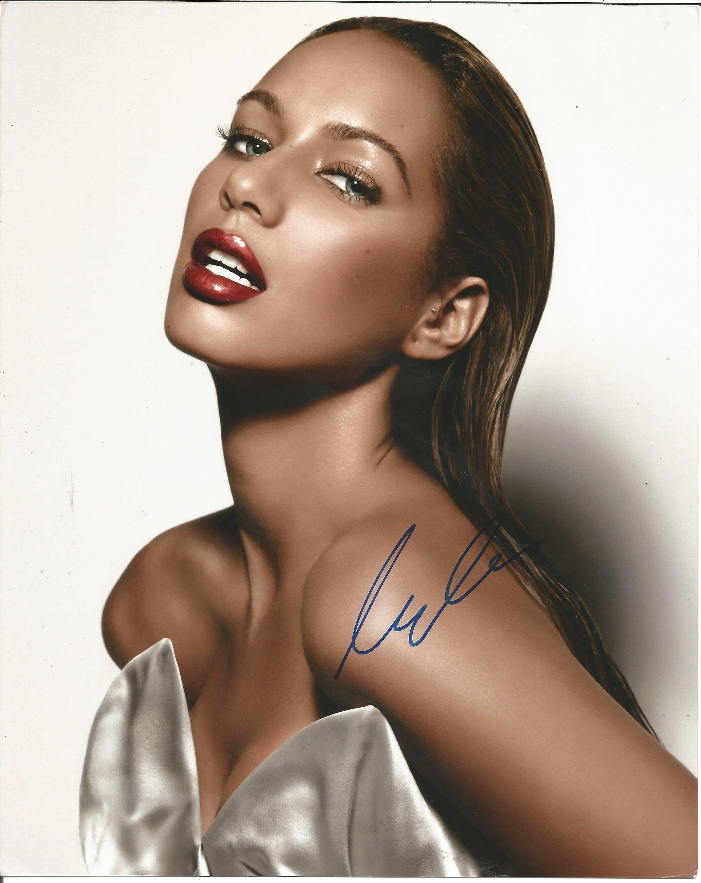 Music Leona Lewis 10x8 signed colour photo. Good Condition. All signed pieces come with a