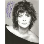 Julie Christie signed 6 x 4 b/w photo. Good Condition. All signed pieces come with a Certificate