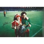 Autographed 12 x 8 photo, JOHN ROBERTSON, a superb image depicting Robertson and his Notts Forest