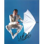 Lee Evans Comedy Actor Signed 8x10 Photo. Good Condition. All signed pieces come with a