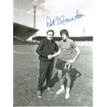 Football Autographed 8 X 6 Photo, Pat Stanton, A Superb Image Depicting The New Signing Shaking