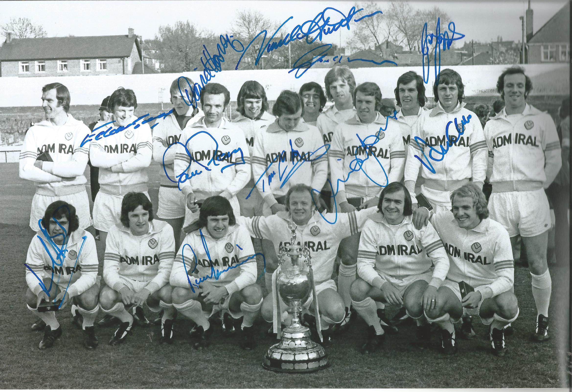 Autographed 12 x 8 photo football, LEEDS UNITED 1974, a superb image depicting the 1974 First