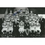 Football Autographed 12 x 8 photo, depicting Manchester United players and coaching staff posing for