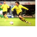 Football Matt Hummels 12x16 signed colour photo pictured in action with Borrusia Dortmund. Good