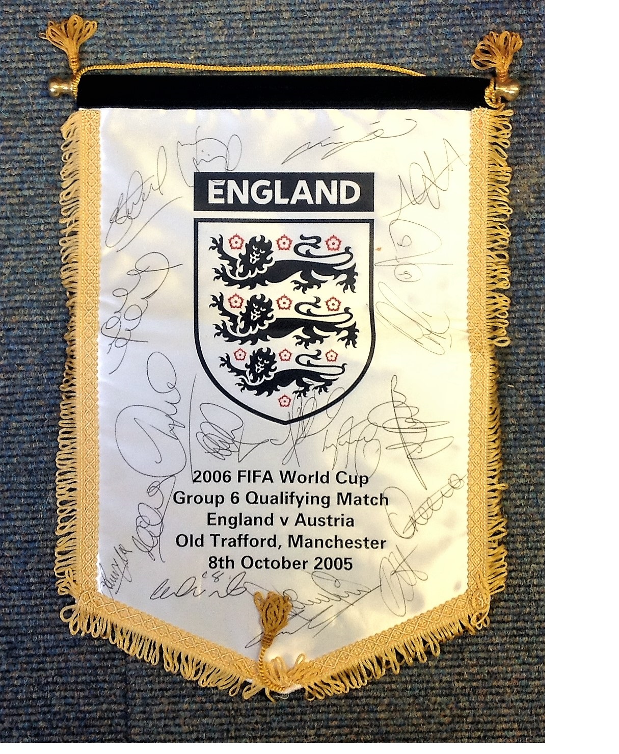 Football England v Austria 8th Oct 2005 World Cup Qualifier pennant signed by 18 England squad