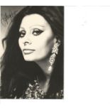 Sophia Loren signed 6x4 b/w photo. Good Condition Est.