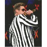 Robin Thicke signed 10 x 8 colour photo. Good Condition Est.